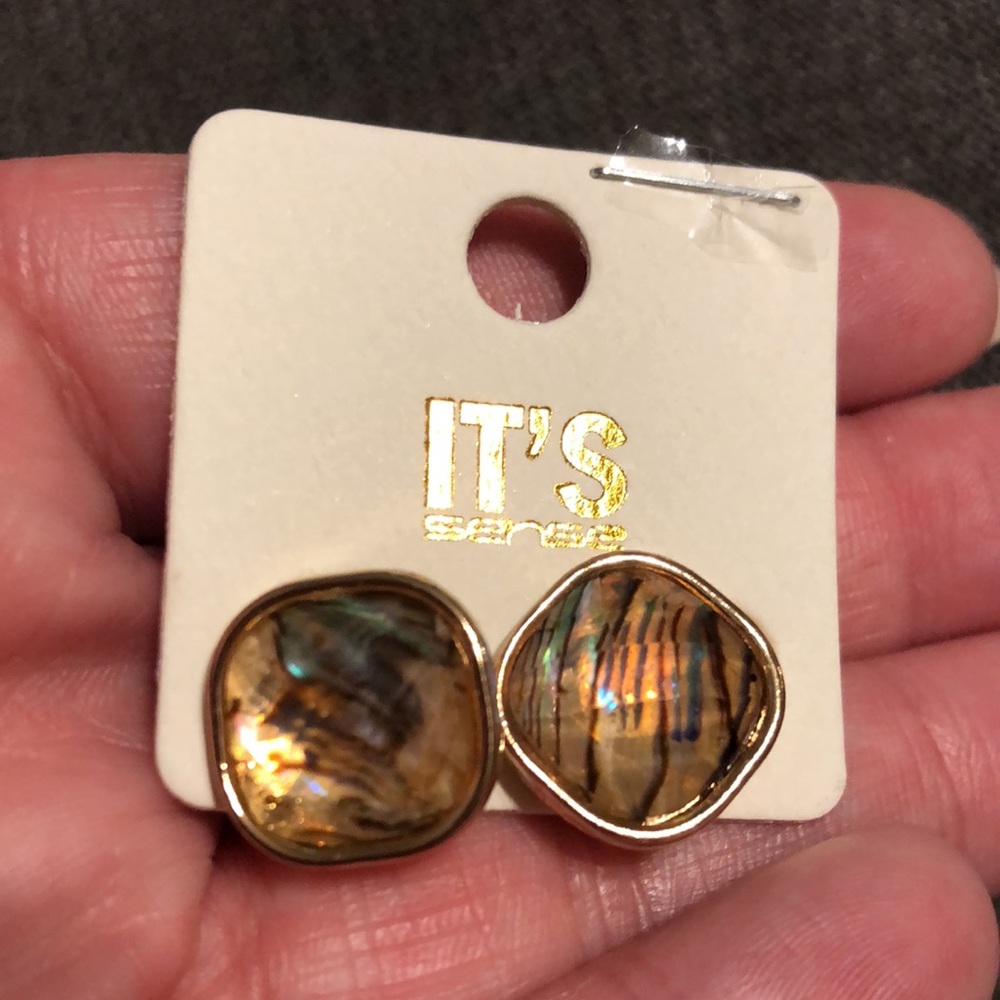 Earring - Picture 2 of 3